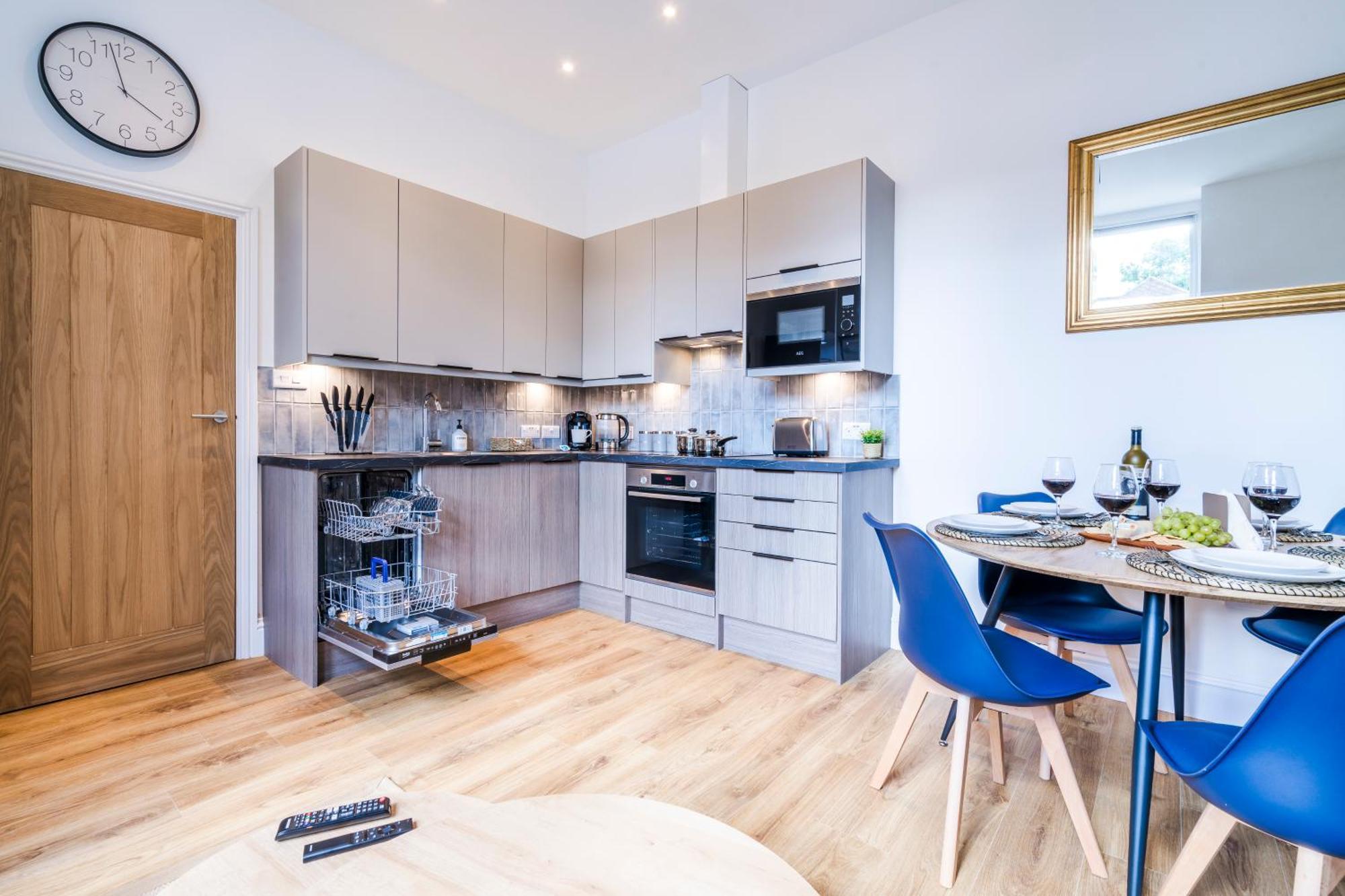 Cozy 2 Bedroom Apartment In Sutton Sutton  Exterior foto